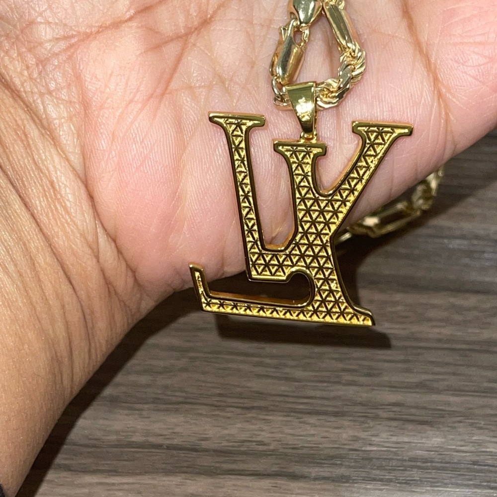 14k Stamped Gold Vermeil L V initial custom made pendant from Dubai Gift Unisex - Picture 9 of 10
